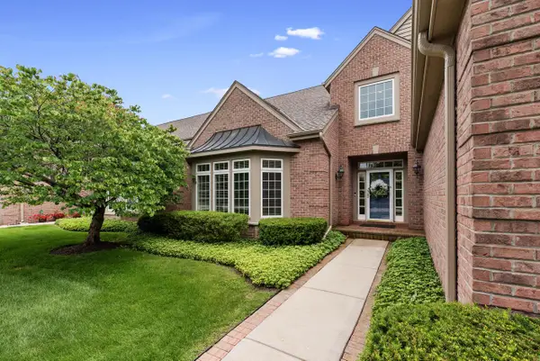 2053 W Hidden Reserve CIRCLE, Mequon, WI 53092