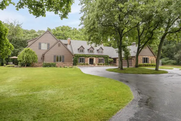 S48W28946 Parke LANE W, Waukesha, WI 53189