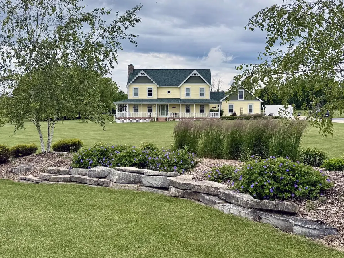 3425 Jackson DRIVE, Jackson, WI 53037 - #1