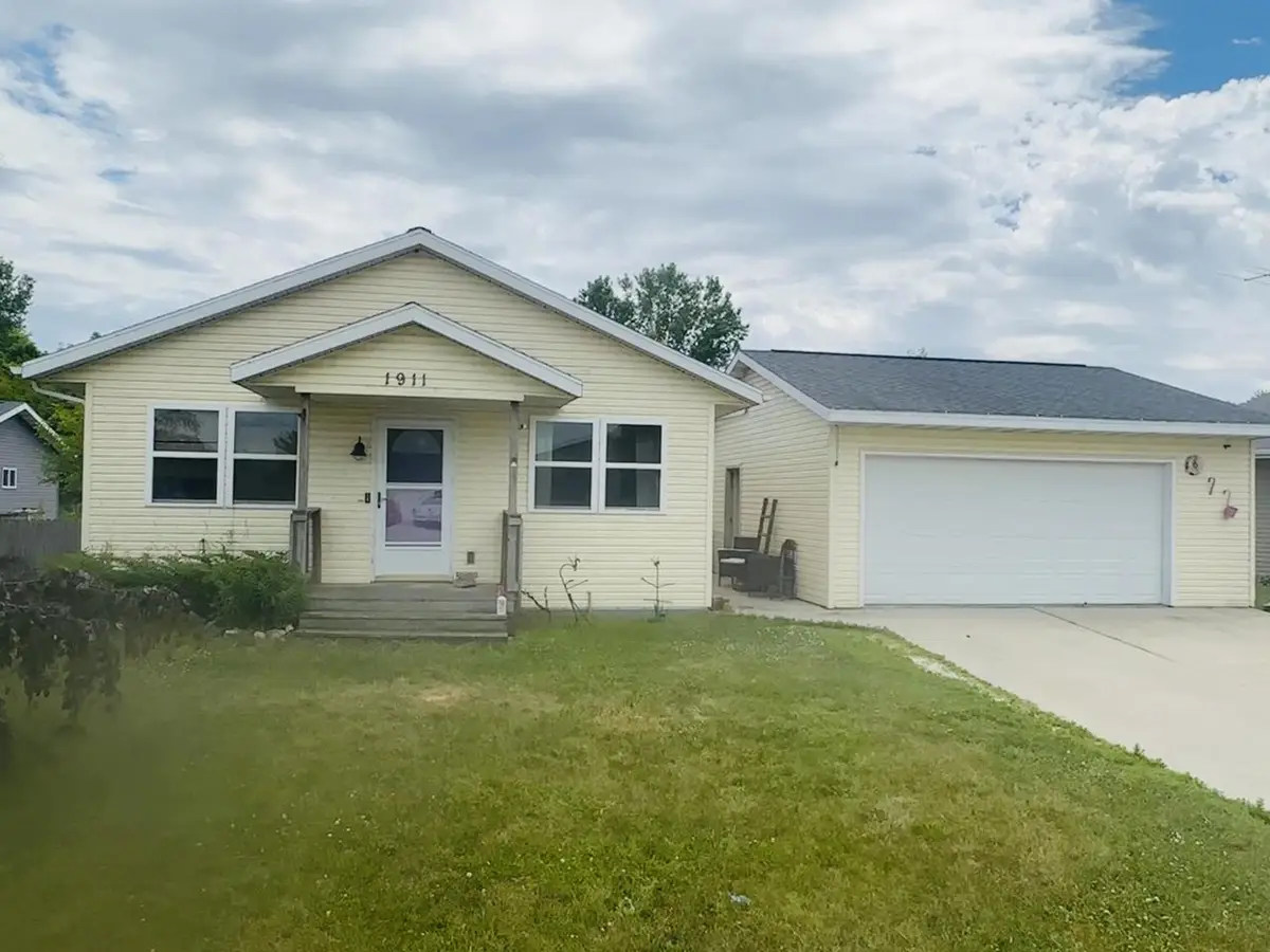 1911 Flambeau STREET, Manitowoc, WI 54220 - #1