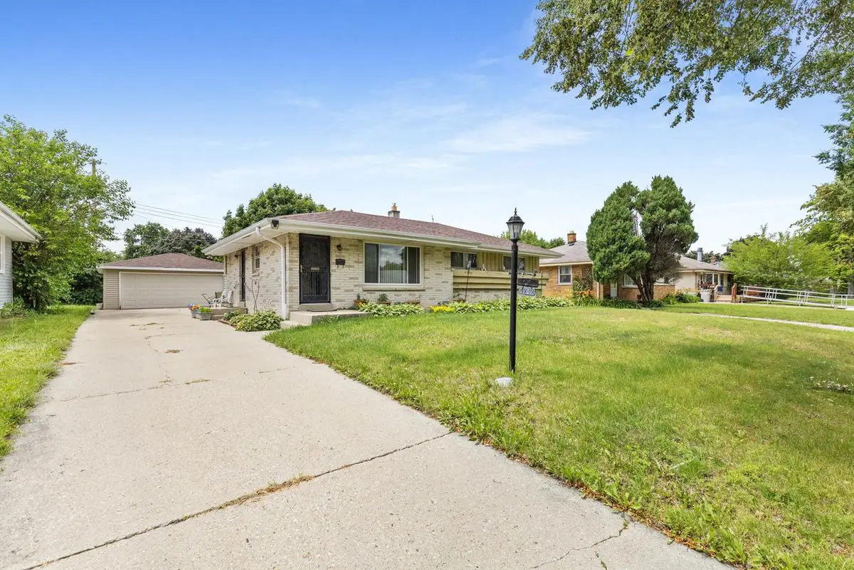 5737 N 80th STREET, Milwaukee, WI 53218 - #1