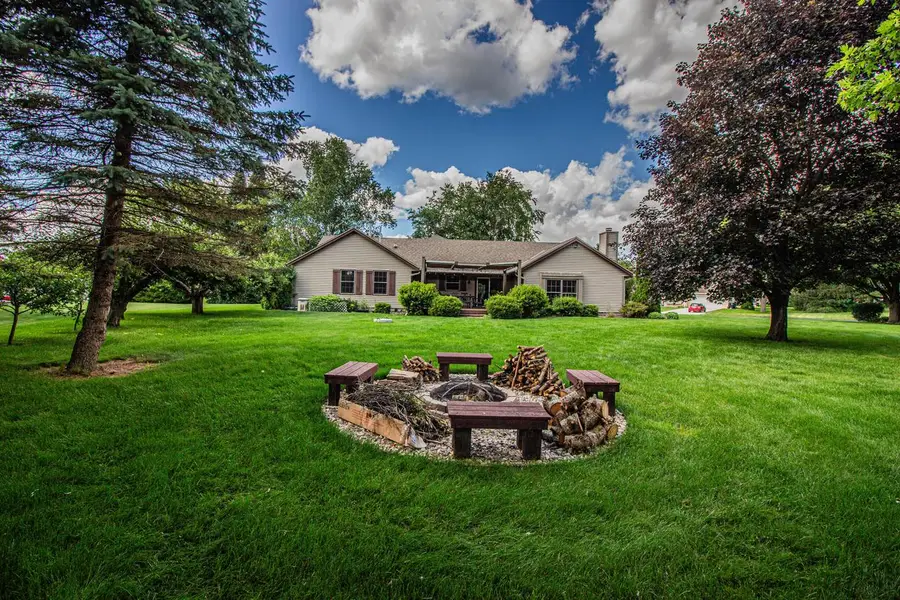 W273S2261 Drumlin DRIVE, Waukesha, WI 53188 - #2
