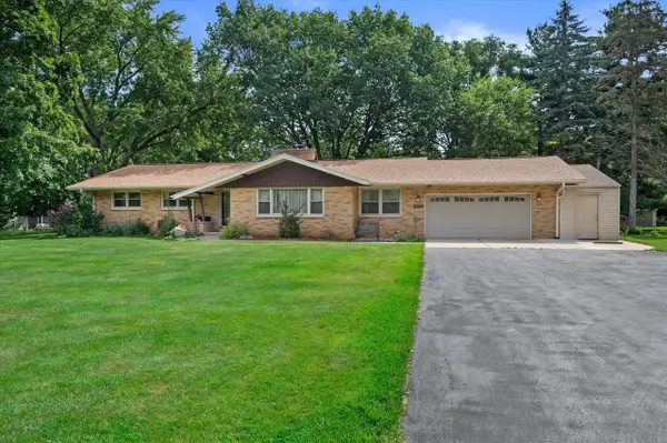 928 Mill ROAD, Delafield, WI 53018