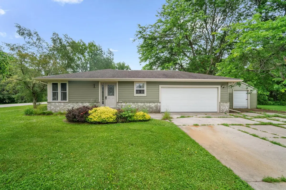 4883 Lois LANE, West Bend, WI 53095 - #1