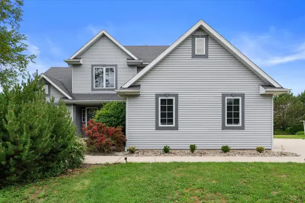 235 W Redding CIRCLE, Belgium, WI 53004