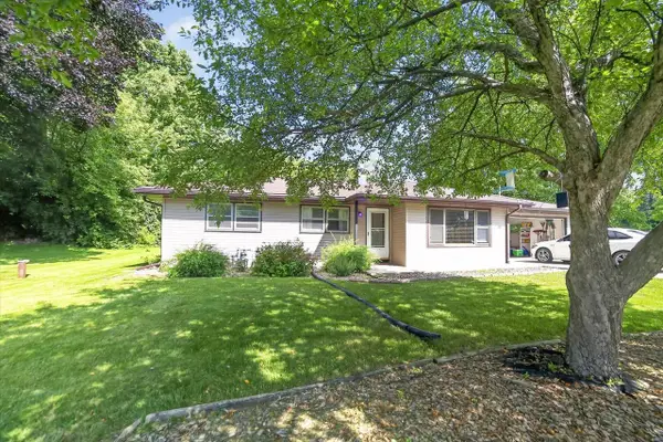 W257S2719 Genesee ROAD, Waukesha, WI 53188