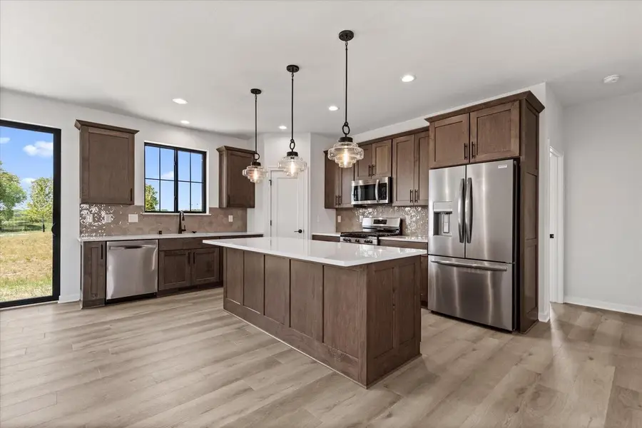 W251N2437 Valleyview CIRCLE, Pewaukee, WI 53072 - #2