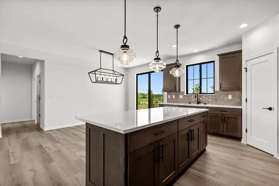 W251N2437 Valleyview CIRCLE, Pewaukee, WI 53072 - #3