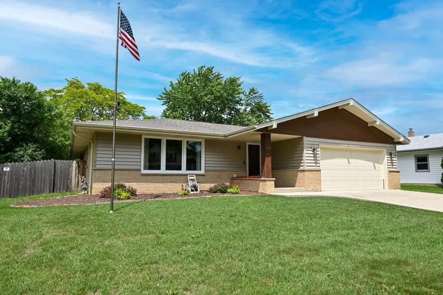 300 E Parkway Estates DRIVE, Oak Creek, WI 53154 - #2