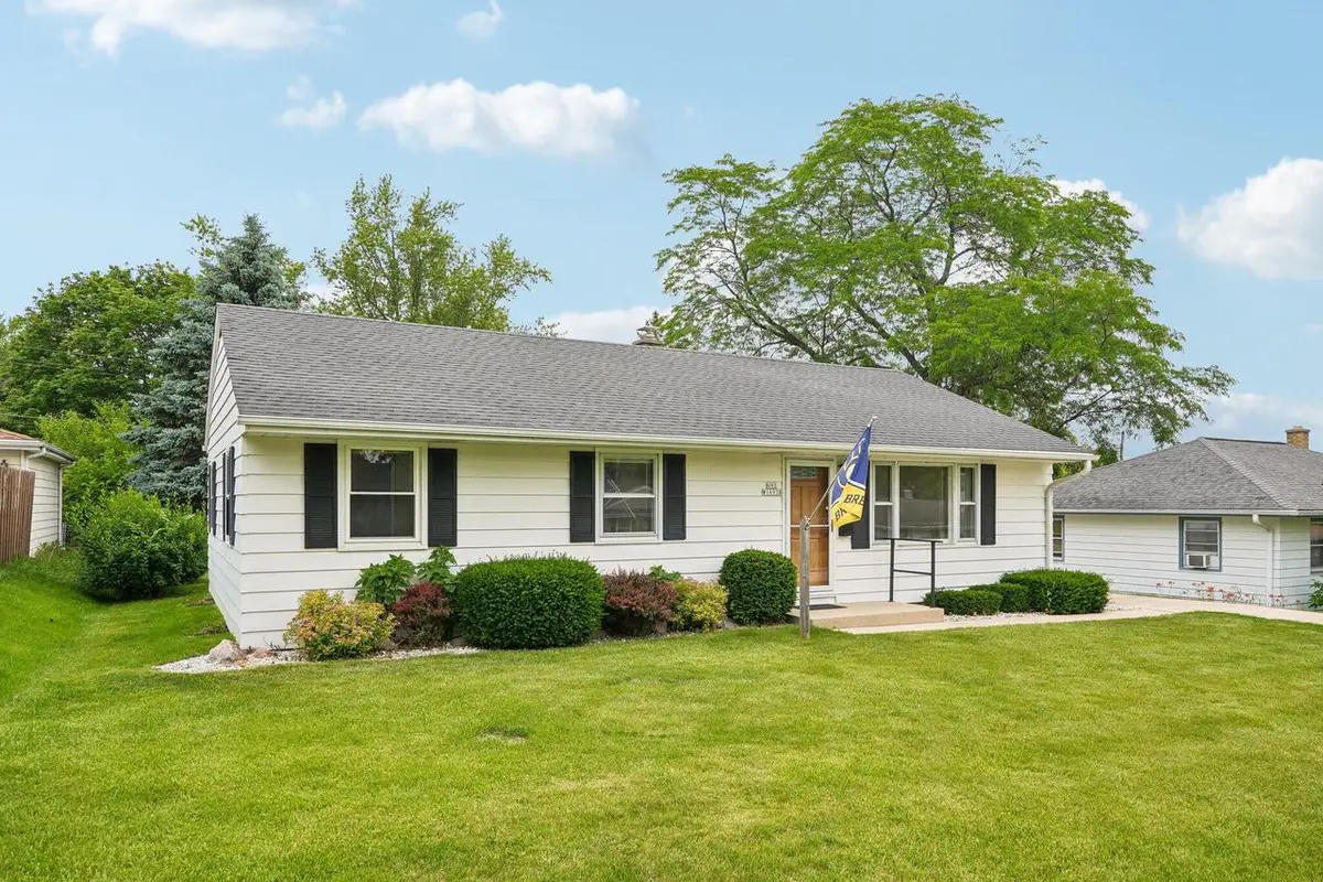 N92W16938 Roger AVENUE, Menomonee Falls, WI 53051 - #1