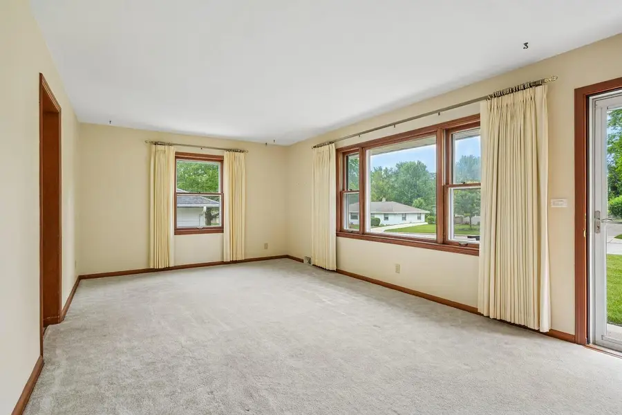 N92W16938 Roger AVENUE, Menomonee Falls, WI 53051 - #3