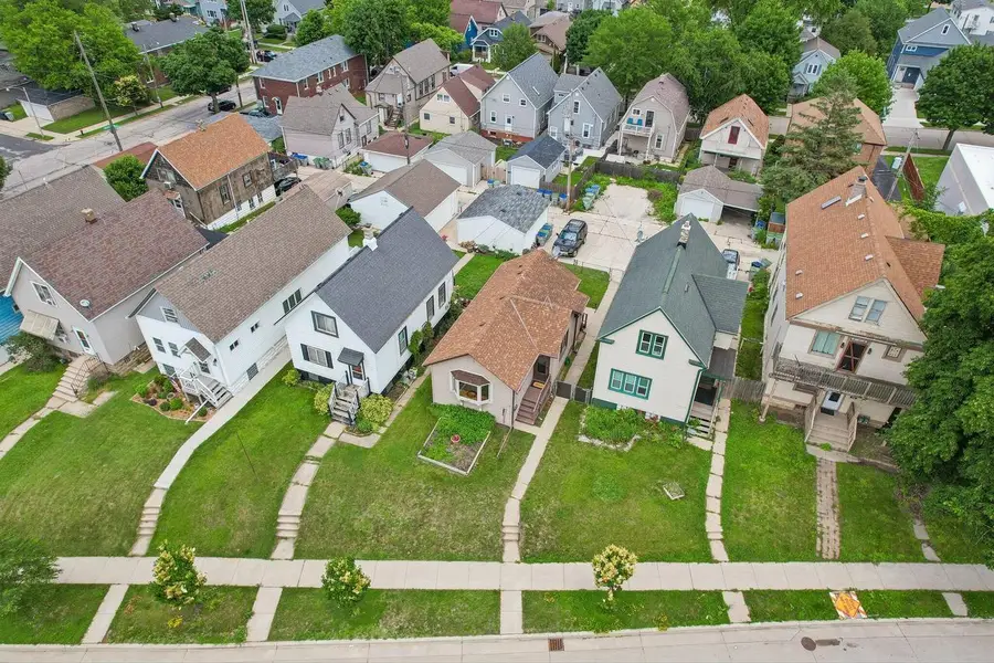 2826 S Chase AVENUE, Milwaukee, WI 53207 - #2
