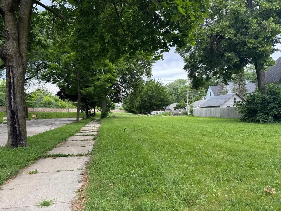 4026 W CLYBOURN STREET, Milwaukee, WI 53208 - #3