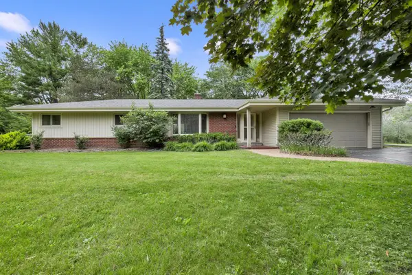 2614 W Chestnut ROAD, Mequon, WI 53092