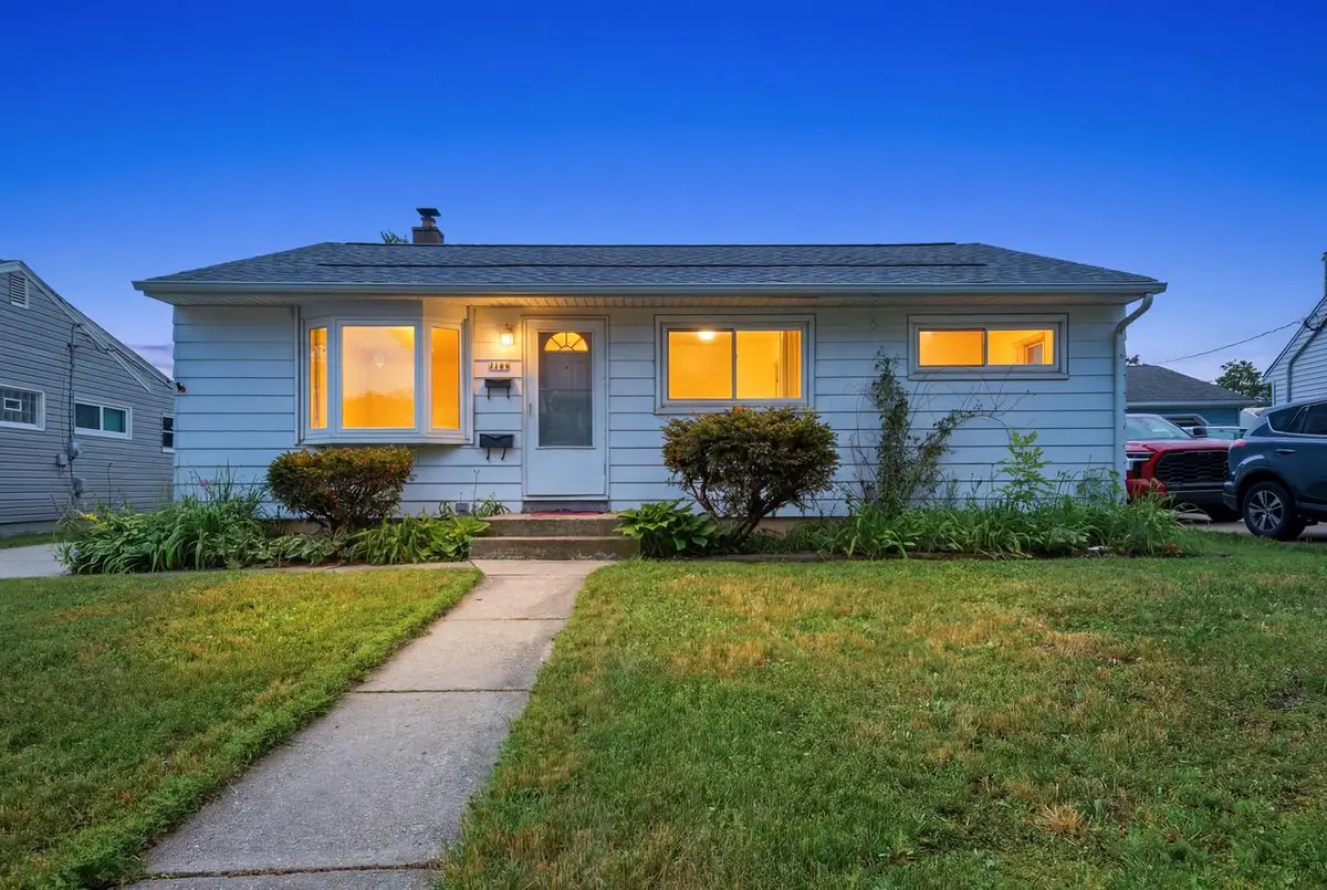 8149 W Kathryn AVENUE, Milwaukee, WI 53218 - #1