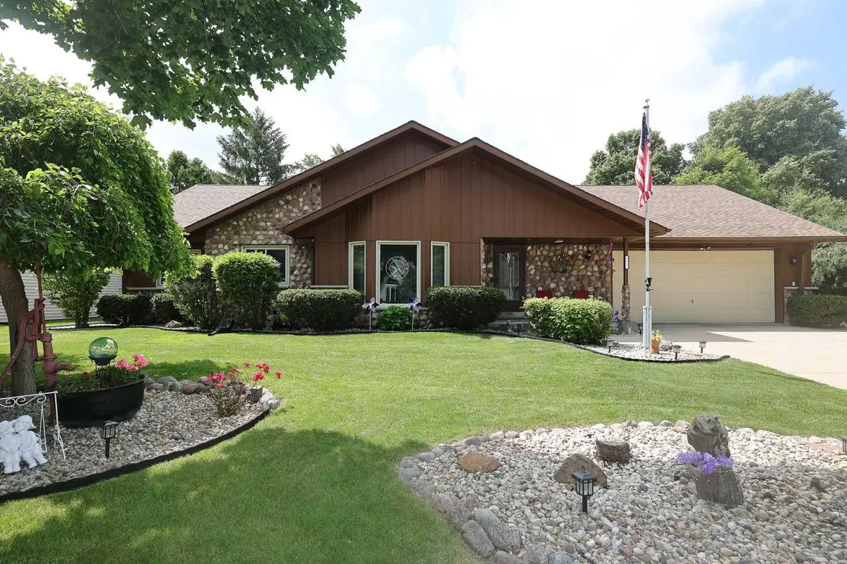 8035 W Bruss LANE, Franklin, WI 53132 - #1