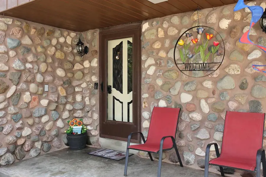 8035 W Bruss LANE, Franklin, WI 53132 - #2