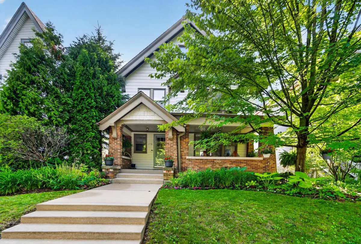 2734 N Farwell AVENUE, Milwaukee, WI 53211 - #1