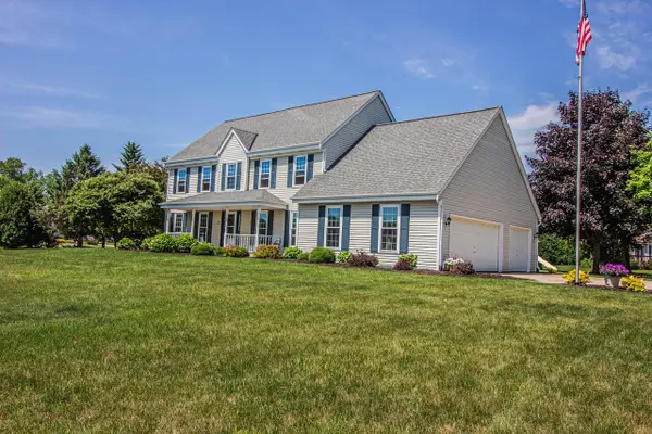 W196N11351 Shadow Wood DRIVE, Germantown, WI 53022