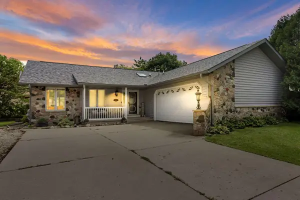 645 W Estate COURT, Elkhorn, WI 53121