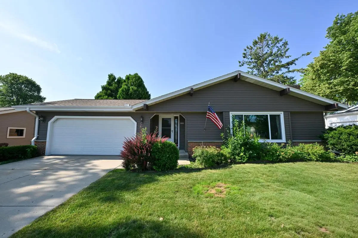 1605 Drexel BOULEVARD, South Milwaukee, WI 53172 - #1