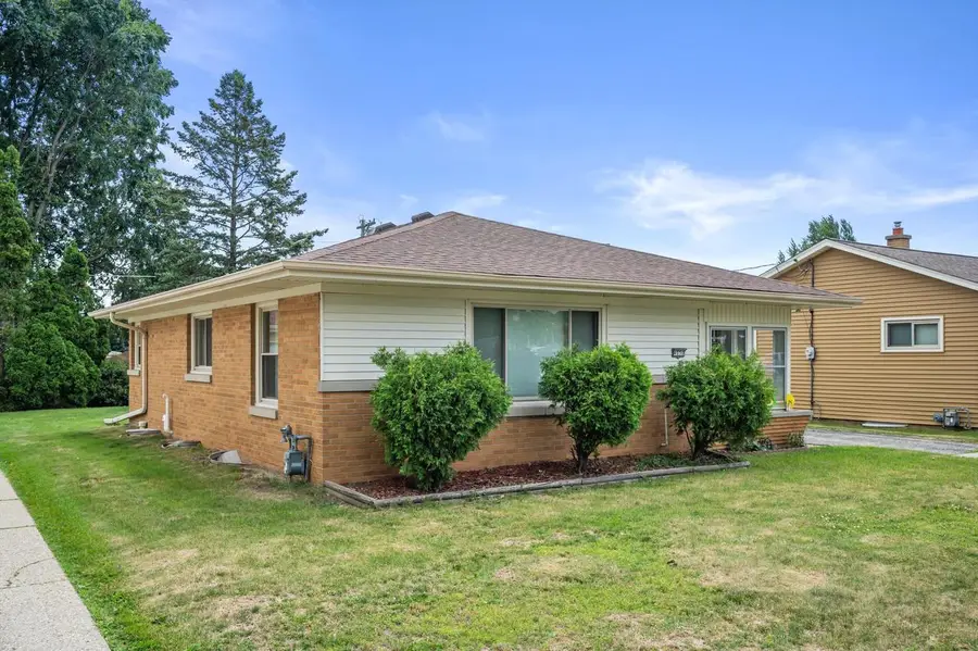 4050 N 81st STREET, Milwaukee, WI 53222 - #3