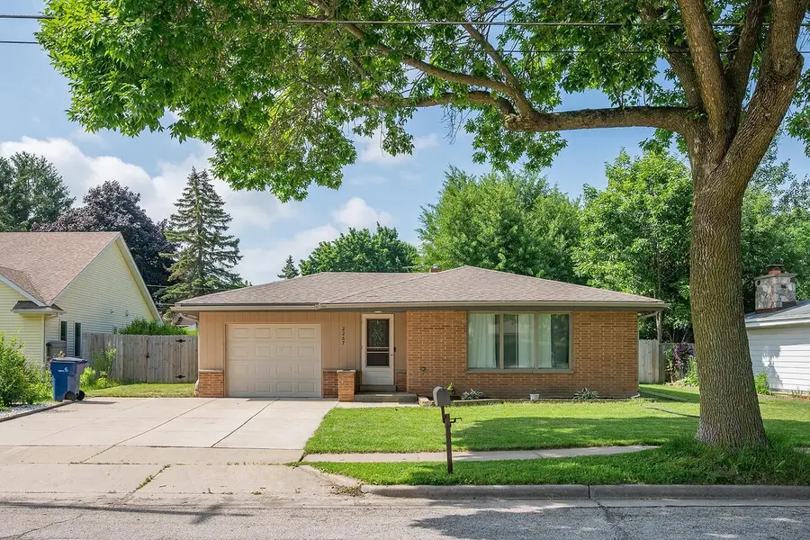 2267 W Grange AVENUE, Milwaukee, WI 53221 - #3