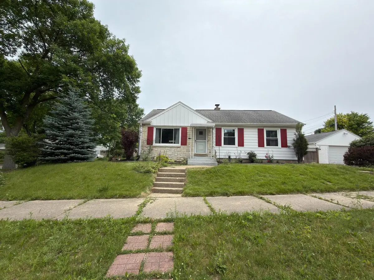 7501 W Vienna COURT, Milwaukee, WI 53216 - #1