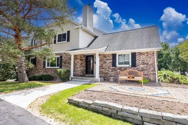 1118 Pilgrim PARKWAY, Elm Grove, WI 53122