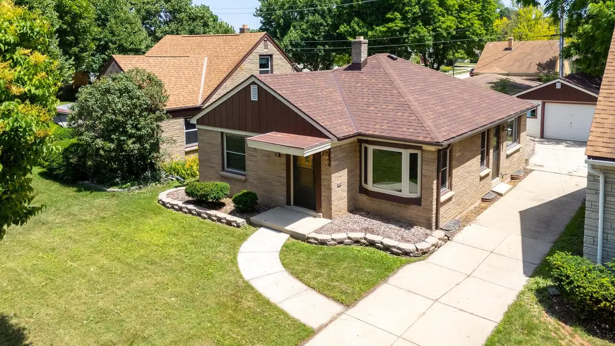 2406 S 82nd STREET, West Allis, WI 53219 - #1