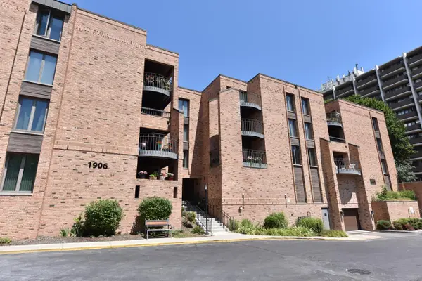 1906 E Shorewood BOULEVARD #265, Shorewood, WI 53211