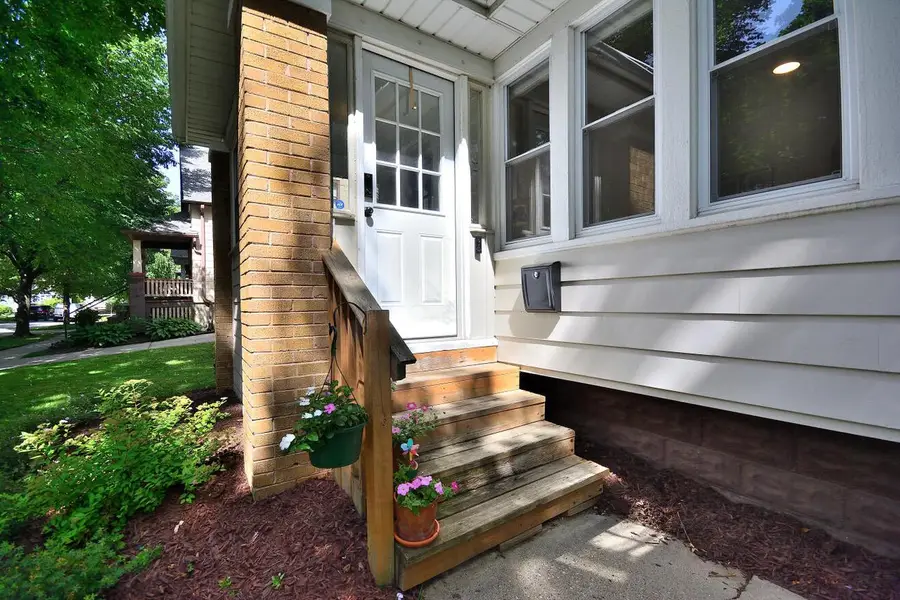 6602 Romona AVENUE, Wauwatosa, WI 53213 - #2