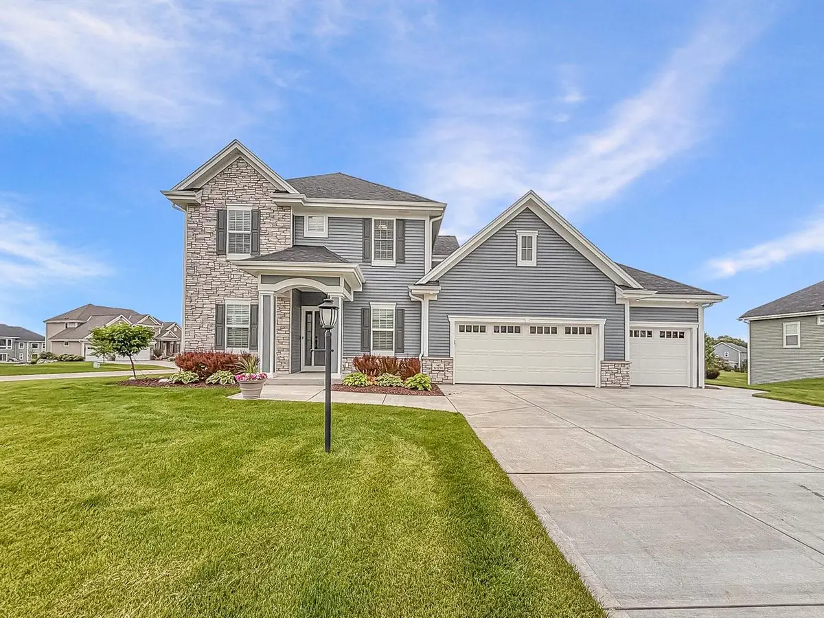 N47W22311 Woodleaf WAY, Pewaukee, WI 53072 - #1