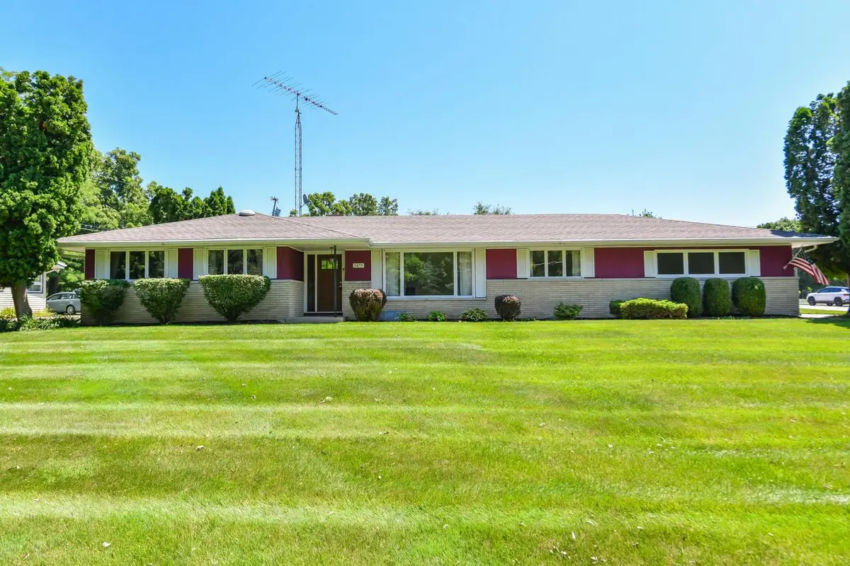 1075 S Lake Shore DRIVE, Lake Geneva, WI 53147 - #1