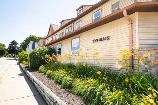 100 Main STREET #201, Pewaukee, WI 53072