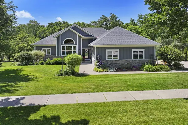 1109 Cooper Hawk DRIVE, Burlington, WI 53105