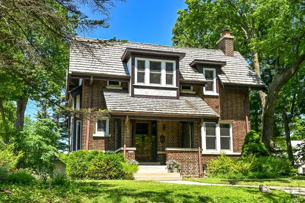 2524 E Menlo BOULEVARD, Shorewood, WI 53211