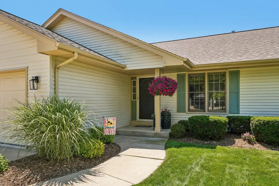 1131 E Sommers DRIVE, Oak Creek, WI 53154 - #2