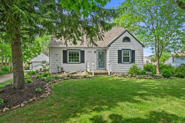 1016 Guthrie ROAD, Waukesha, WI 53186