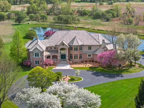 N84W36411 Riverwood LANE, Oconomowoc, WI 53066