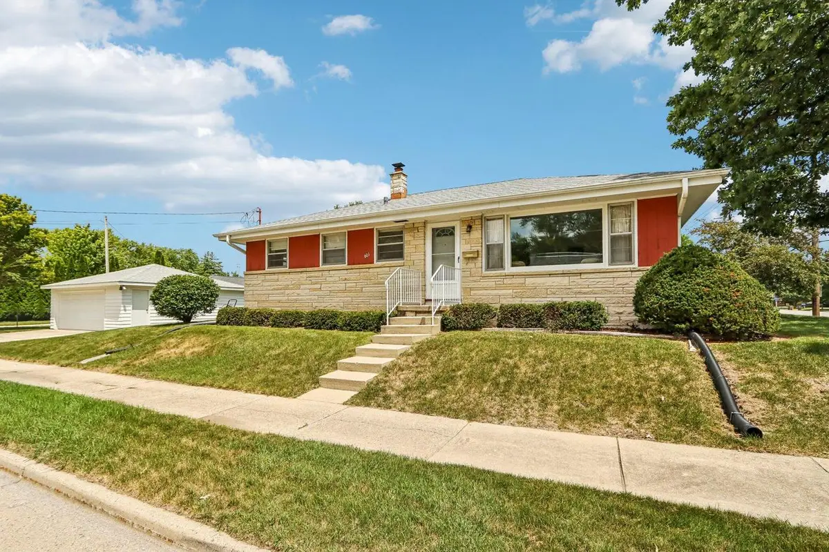 601 Western AVENUE, Waukesha, WI 53188 - #1