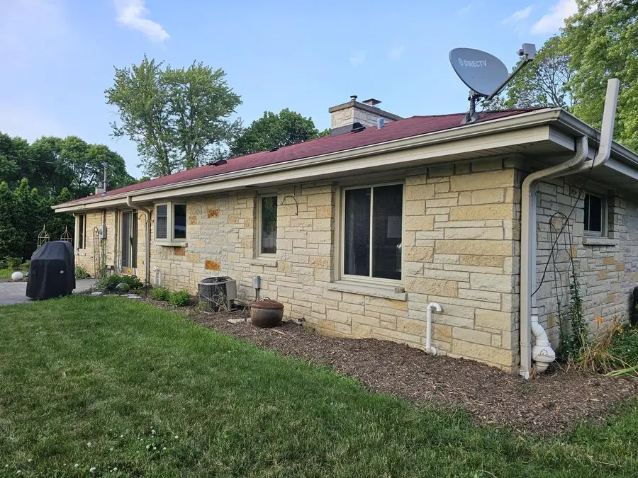 2127 N Crestview COURT, Wauwatosa, WI 53226 - #3