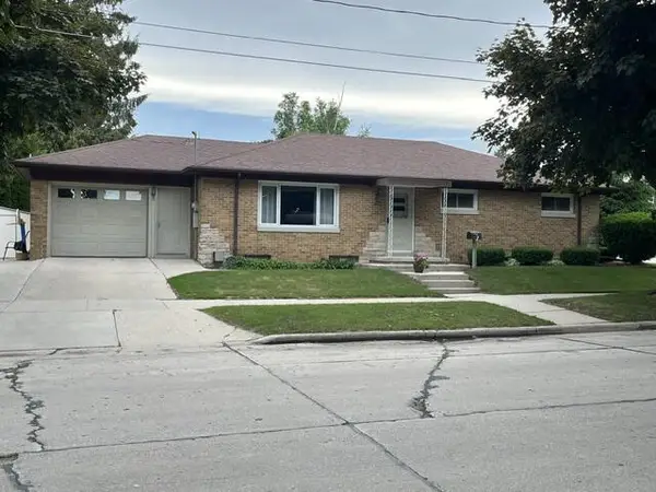 2504 S 8th STREET, Manitowoc, WI 54220