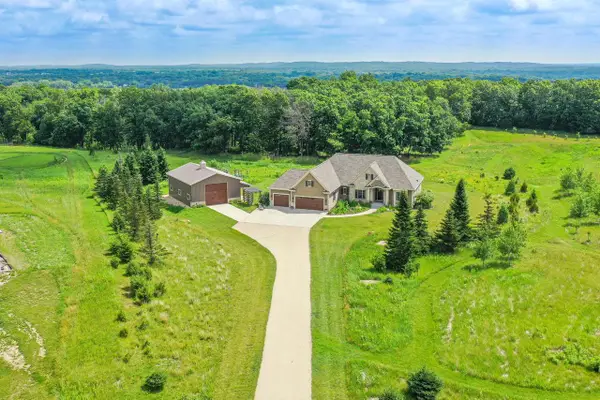 S106W36642 Saddle Ridge DRIVE, Eagle, WI 53119