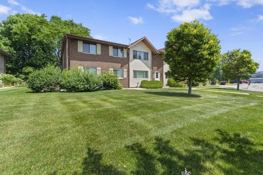10364 W Whitnall Edge COURT #202, Franklin, WI 53132 - #2