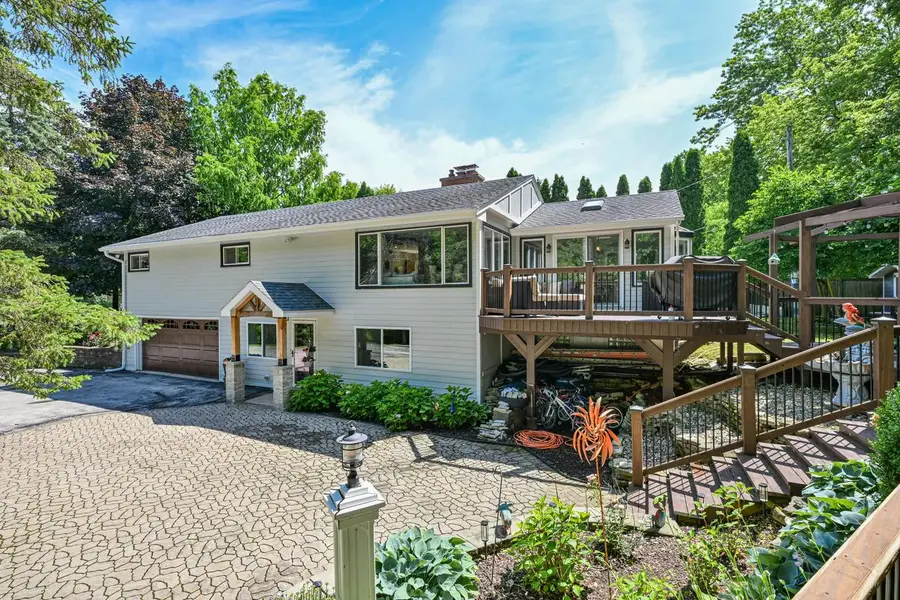 795 W Monrovia AVENUE, Glendale, WI 53217 - #3