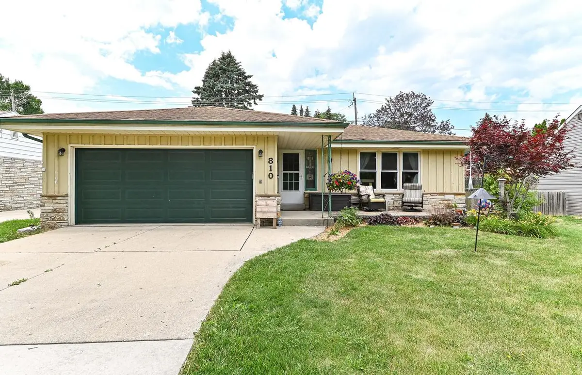 810 17th AVENUE, South Milwaukee, WI 53172 - #1