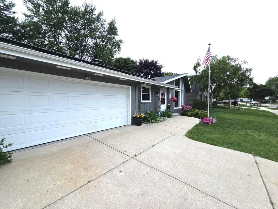 9395 S Burrell STREET, Oak Creek, WI 53154 - #3