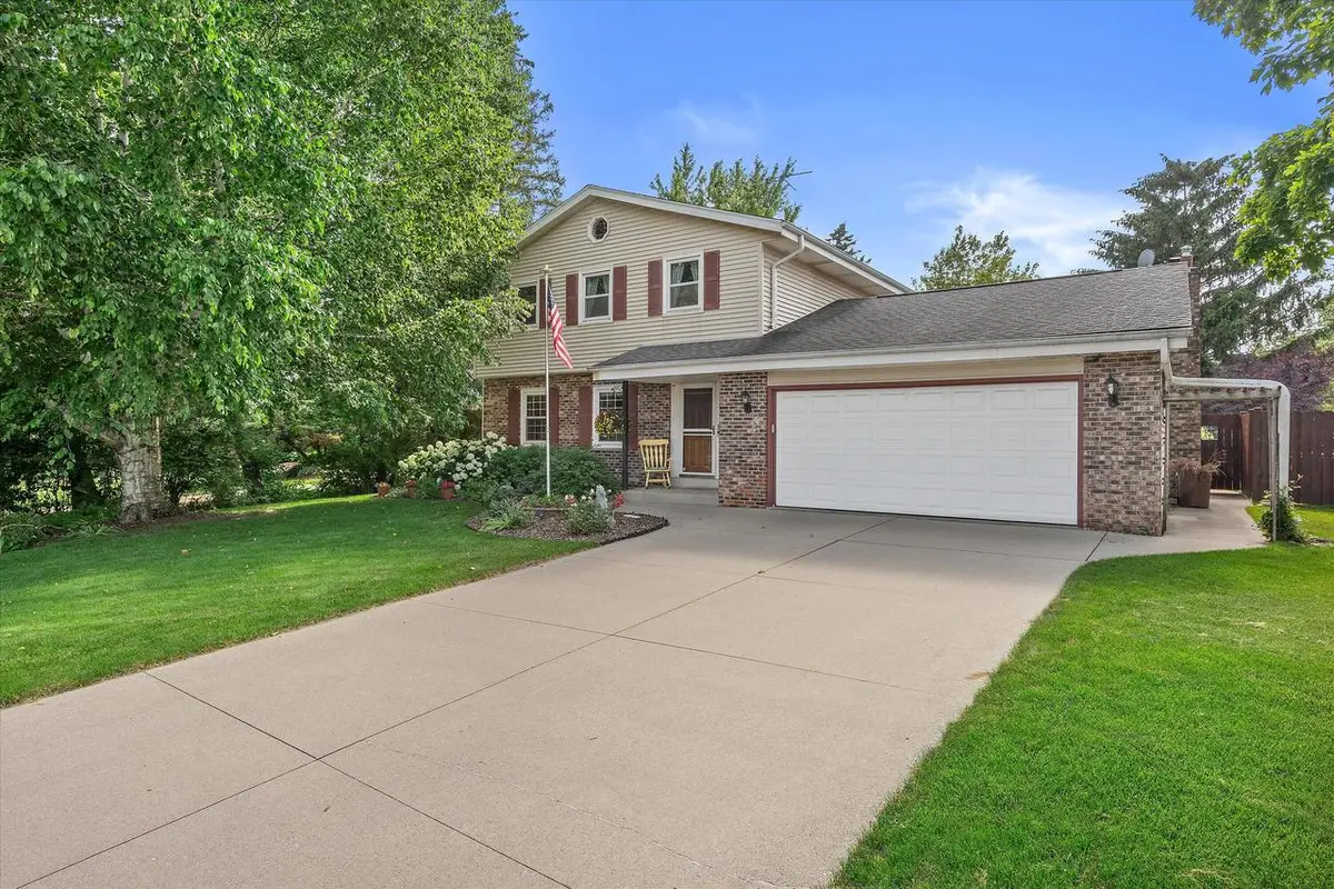 112 16th AVENUE, South Milwaukee, WI 53172 - #1