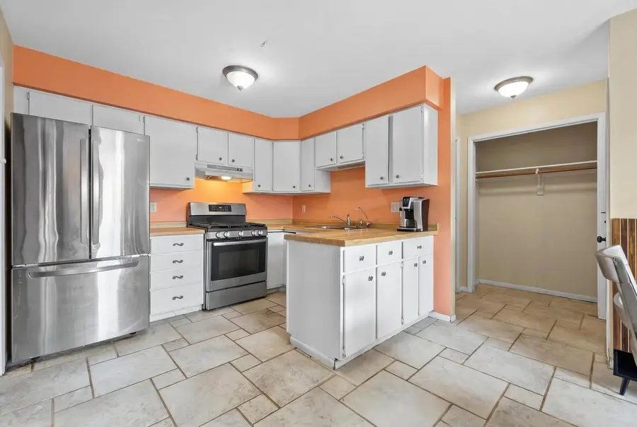 2832 E Grange AVENUE #2832, Cudahy, WI 53110 - #2